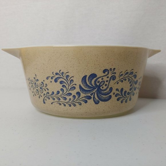 Pyrex 1.5 Quart Casserole Bowl Double Spout No lid Homestead Blue Floral 474-B - Picture 2 of 11